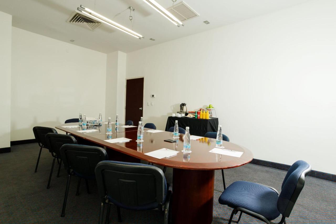 Hotel Camino Real Pachuca Zewnętrze zdjęcie A meeting room at the University of East London