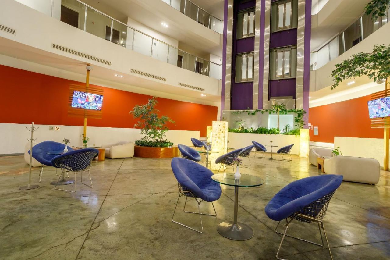 Hotel Camino Real Pachuca Zewnętrze zdjęcie The interior of the airport.